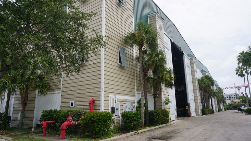 More Photos Of 90 N Bryan Rd, Dania Beach Marina For Sale