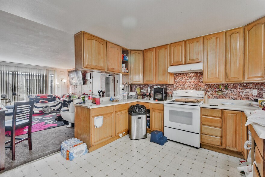 More Photos Of 1927 82nd Ave, Oakland Apartments For Sale