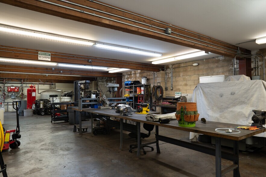 More Photos Of 3048 Aukele St, Lihue Warehouse For Sale