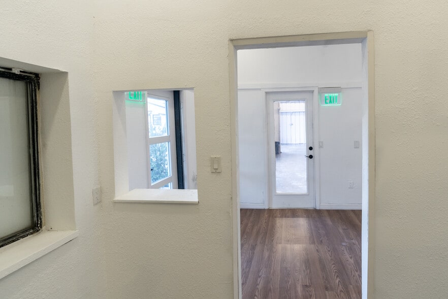 More Photos Of 14041 N Florida Ave, Tampa Auto Dealership For Sale