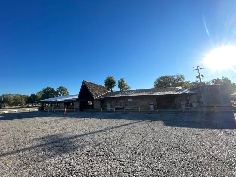 More Photos Of 1410 N Arkansas Ave, Russellville Specialty For Sale