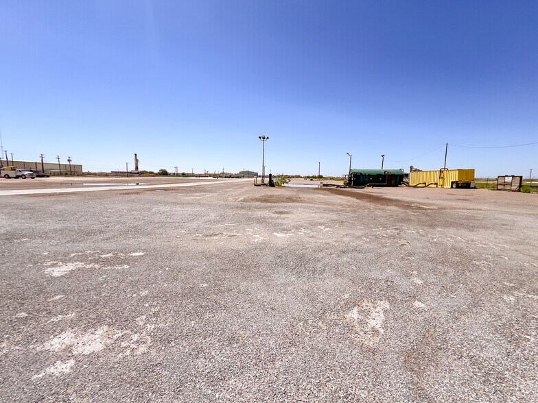 More Photos Of 3201 W Murphy St, Odessa Warehouse For Sale