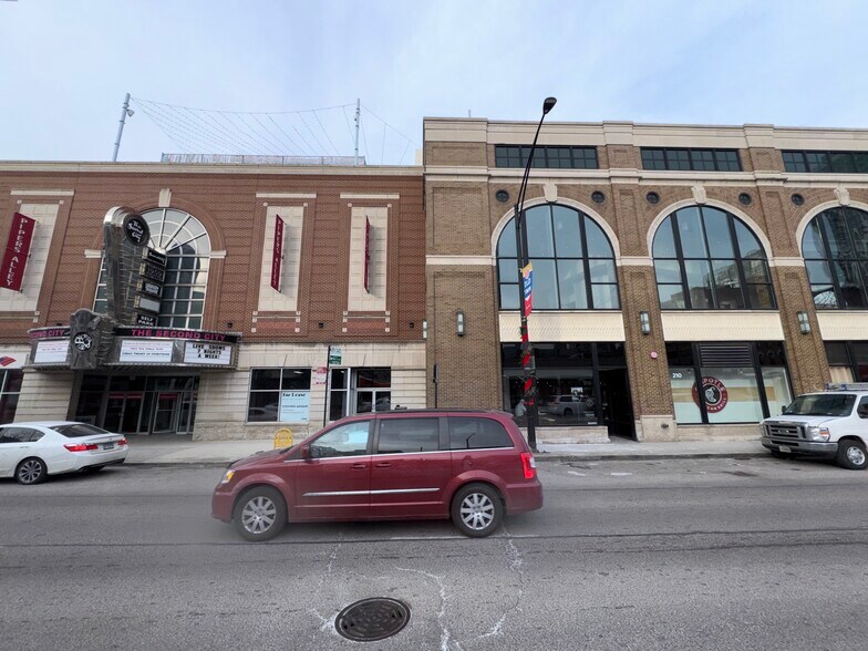 More Photos Of 215 W North Ave, Chicago Restaurant For Lease