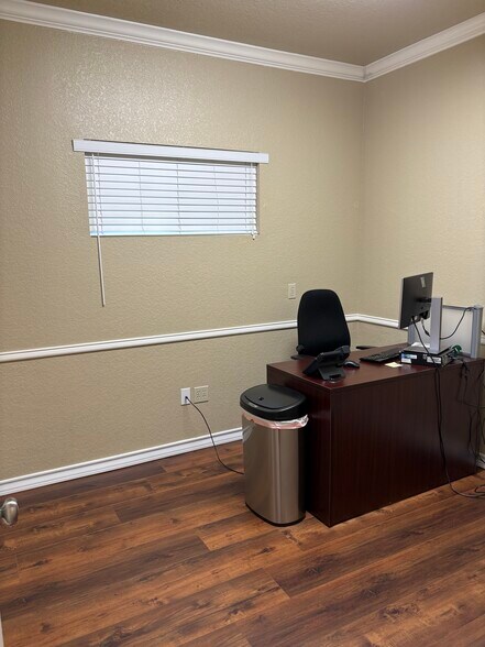 More Photos Of 606 S Harbor Ct, Granbury Office For Lease