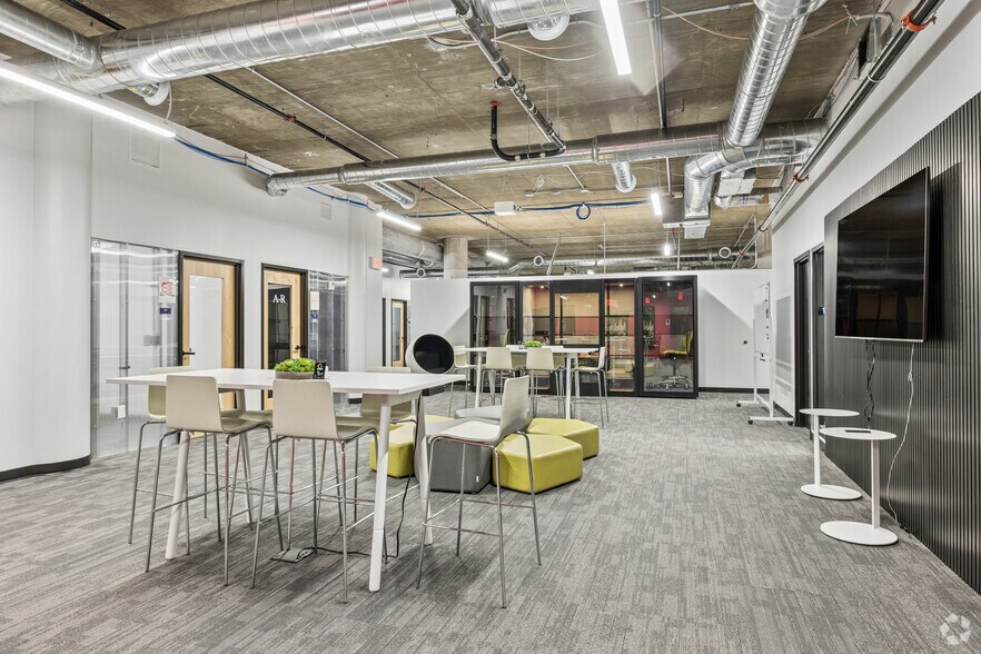 More Photos Of 204 12th St, Des Moines Office For Lease