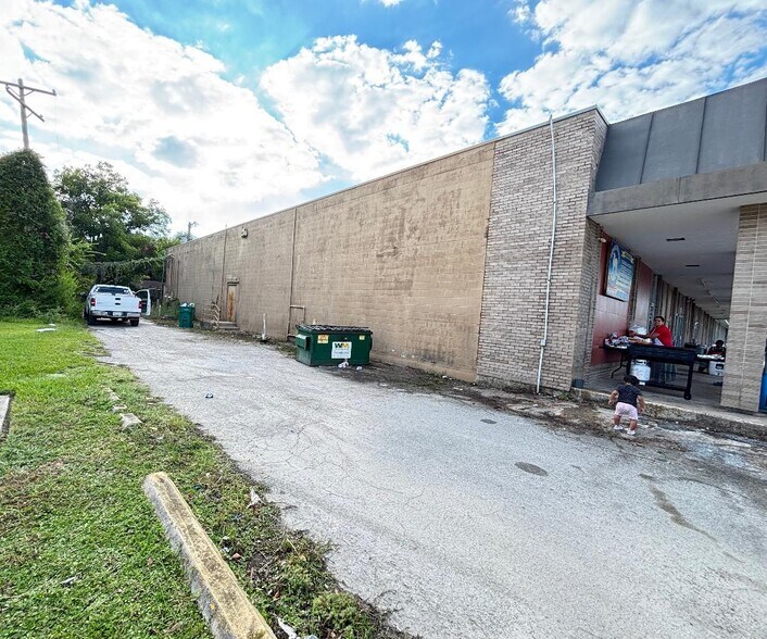 More Photos Of 1017 Bayou Rd, La Marque Storefront For Sale
