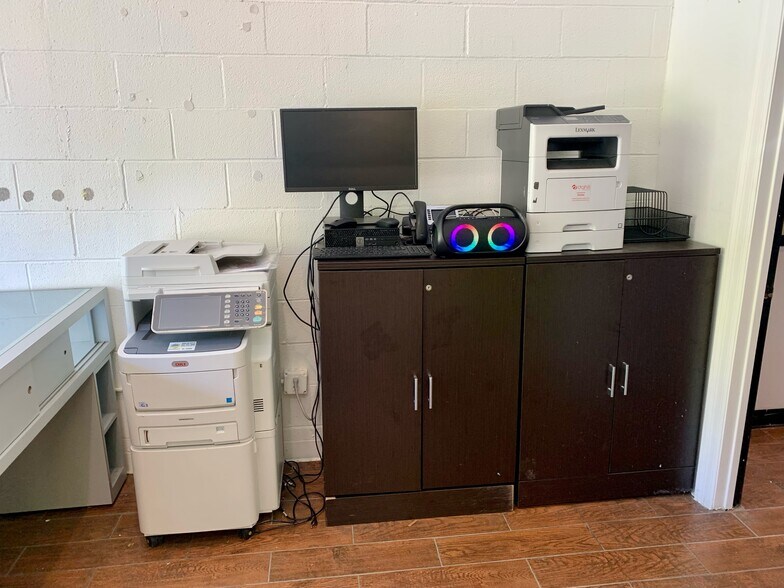 More Photos Of 4830 Sunbeam St, Houston Auto Repair For Lease
