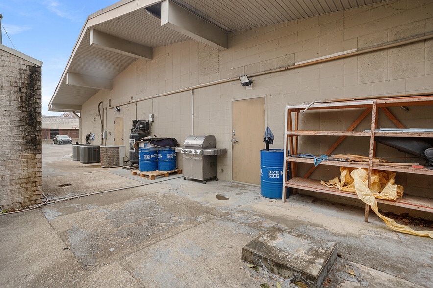 More Photos Of 2000 Columbia Ave, Franklin Freestanding For Lease