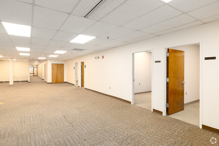More Photos Of 5 Eves Dr, Marlton Office For Sale