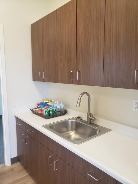 More Photos Of 10929 S Redwood Rd, South Jordan Office For Sale