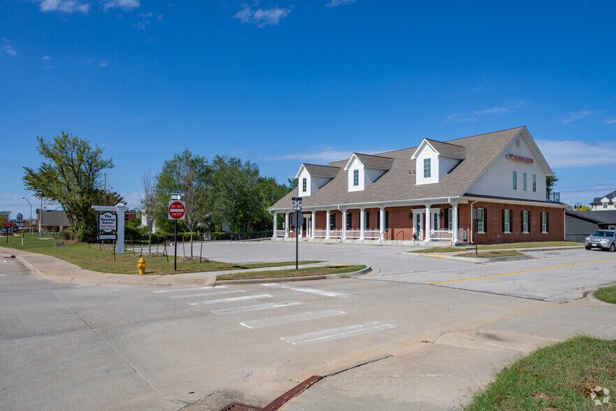 More Photos Of 521 E Main St, Jenks Medical For Sale