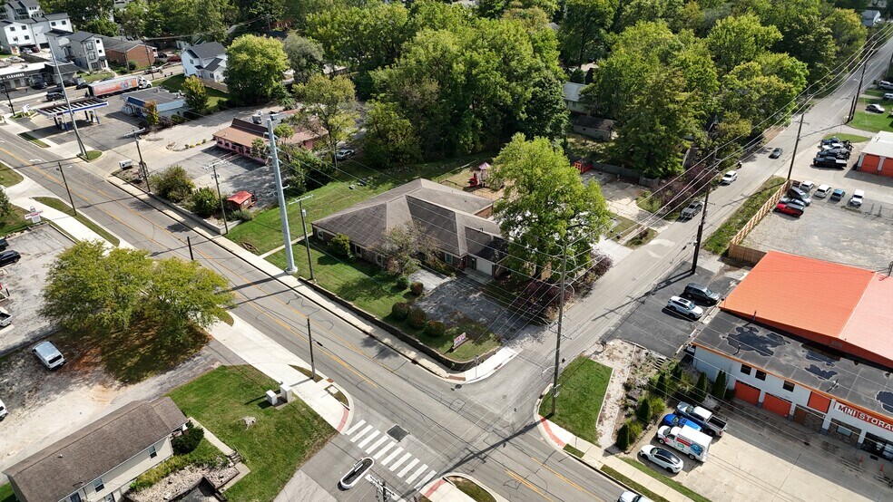 More Photos Of 525 W 17th St, Bloomington Office For Sale