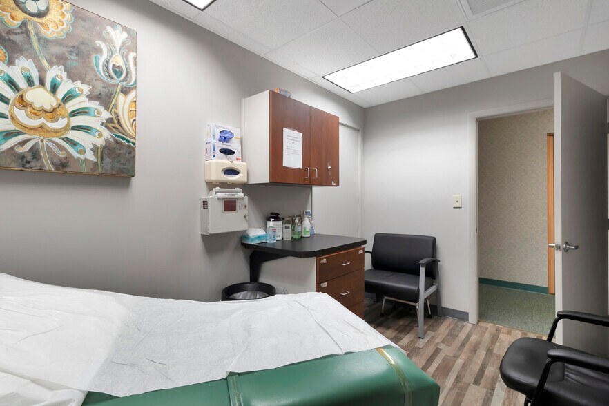 More Photos Of 2525 Harbor Blvd, Port Charlotte Medical For Lease