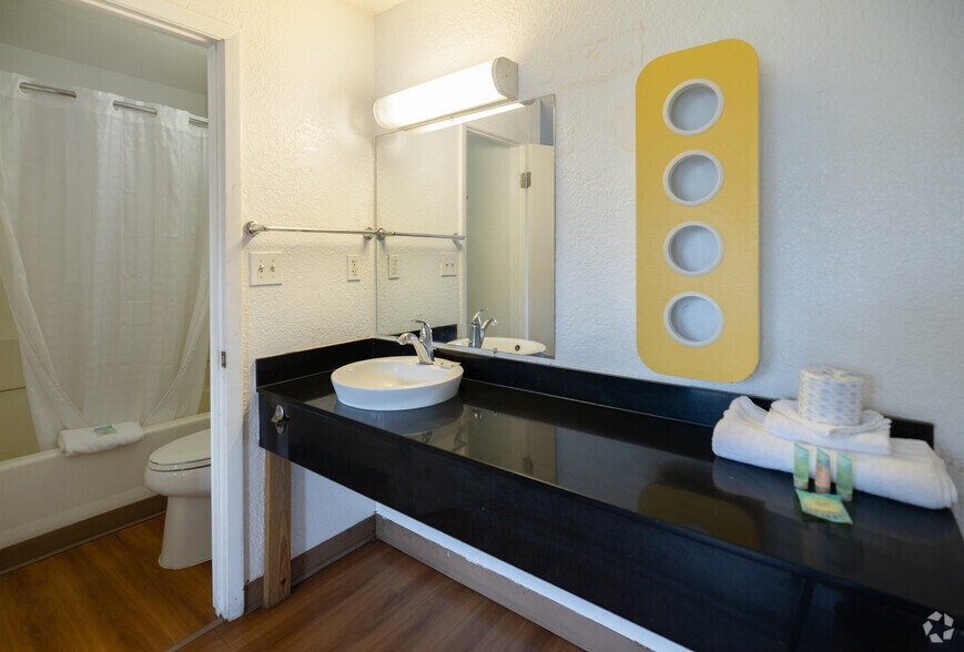 More Photos Of 2738 N Monroe St, Tallahassee Hotel For Sale