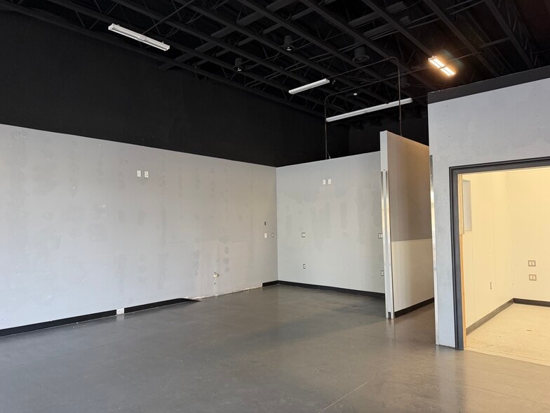 More Photos Of 900 13th Ave SW, Quincy Storefront Retail Office For Lease