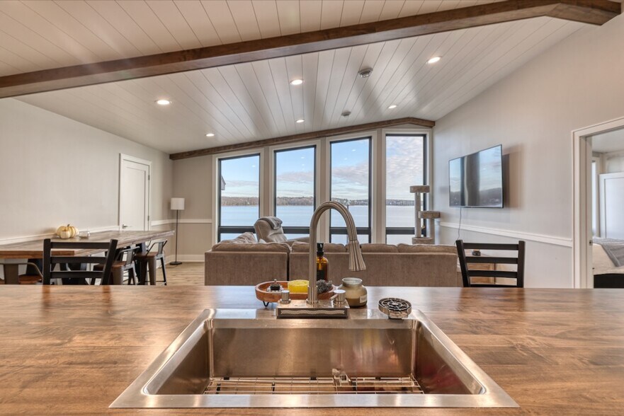 More Photos Of 7440 N Pats Landing Rd, Hayward Restaurant For Sale