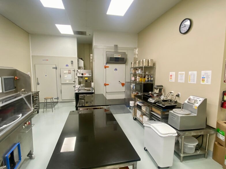 More Photos Of 3057 Edinger Ave, Tustin Research And Development For Sale