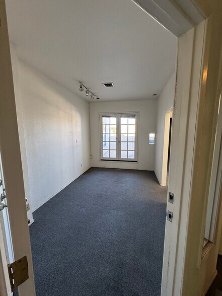 More Photos Of 3951-3957 Goldfinch St, San Diego Storefront Retail Office For Lease