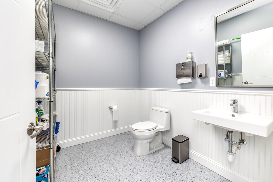 More Photos Of 2940 Lincoln Ave, Oceanside Medical For Sale