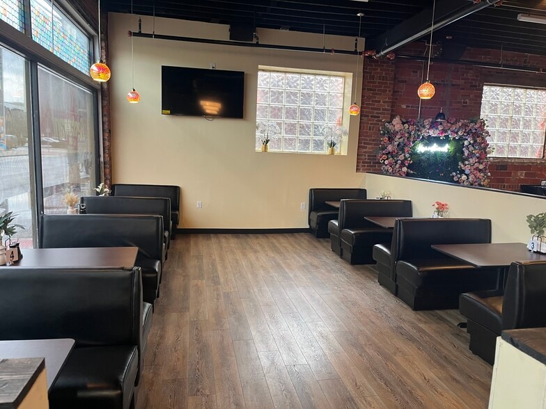 More Photos Of 155 N 5th St, Columbus Restaurant For Lease