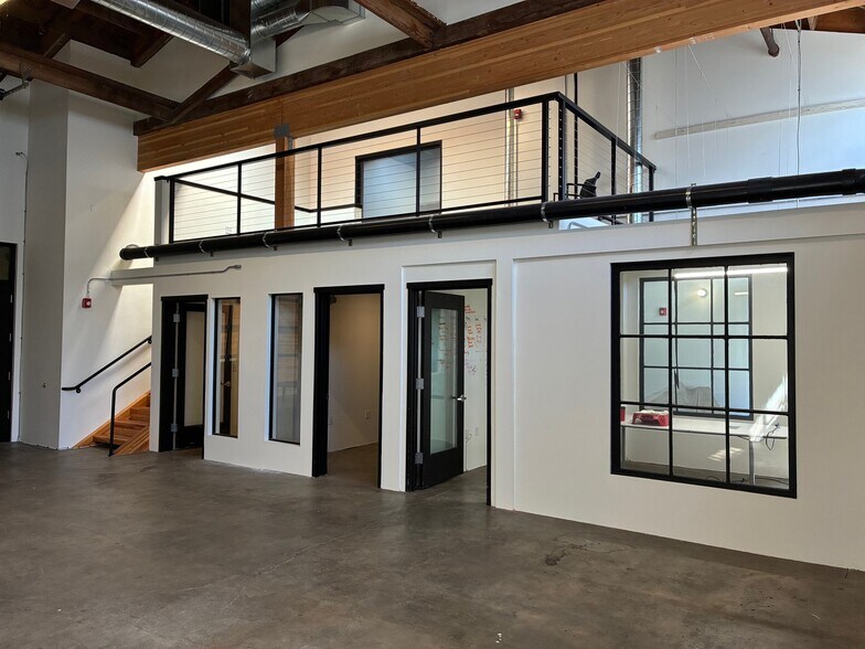 More Photos Of 2705-2715 SE 8th Ave, Portland Loft Creative Space For Lease