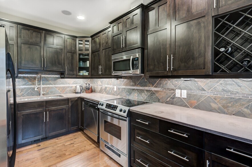 More Photos Of 1812 14A St SW, Calgary Office Residential For Sale