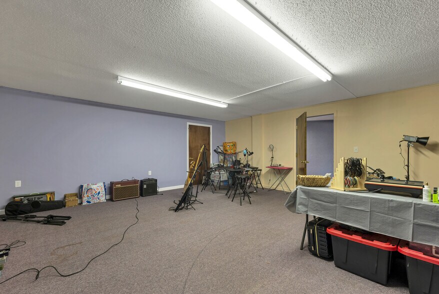 More Photos Of 55 Maynesboro St, Berlin Industrial For Sale