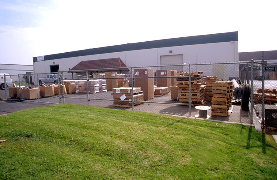 More Photos Of 1620 Commerce St, Corona Manufacturing For Lease