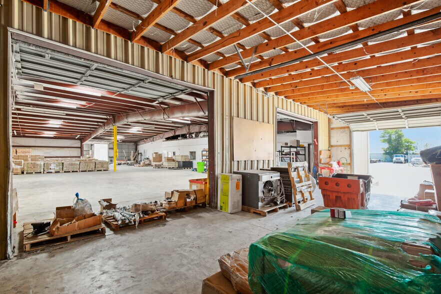 More Photos Of 9300 Brown Ln, Austin Warehouse For Lease