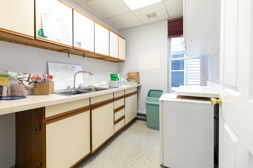 More Photos Of 535 Monmouth St, Gloucester City Medical For Lease