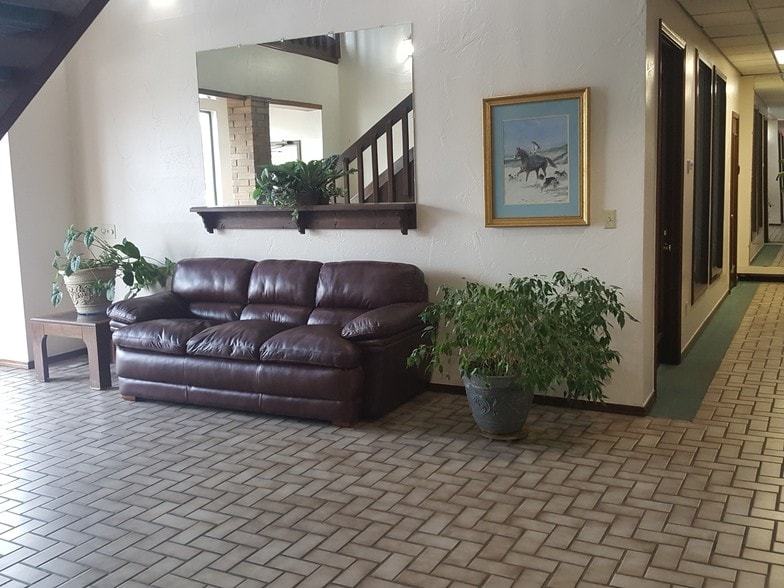More Photos Of 2 E 11th St, Edmond Office For Sale