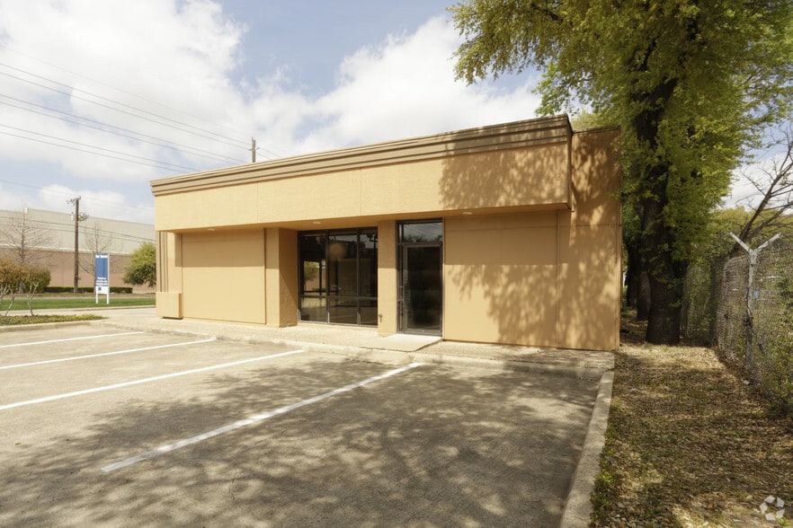 More Photos Of 13520 Dallas Pky, Dallas Unknown For Lease