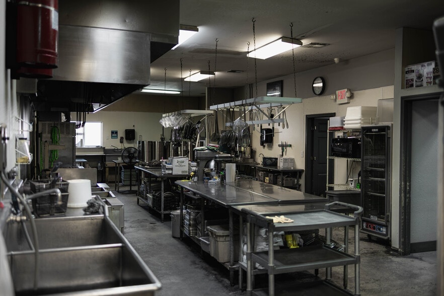 More Photos Of 6501 Hwy 90, Moss Point Restaurant For Sale