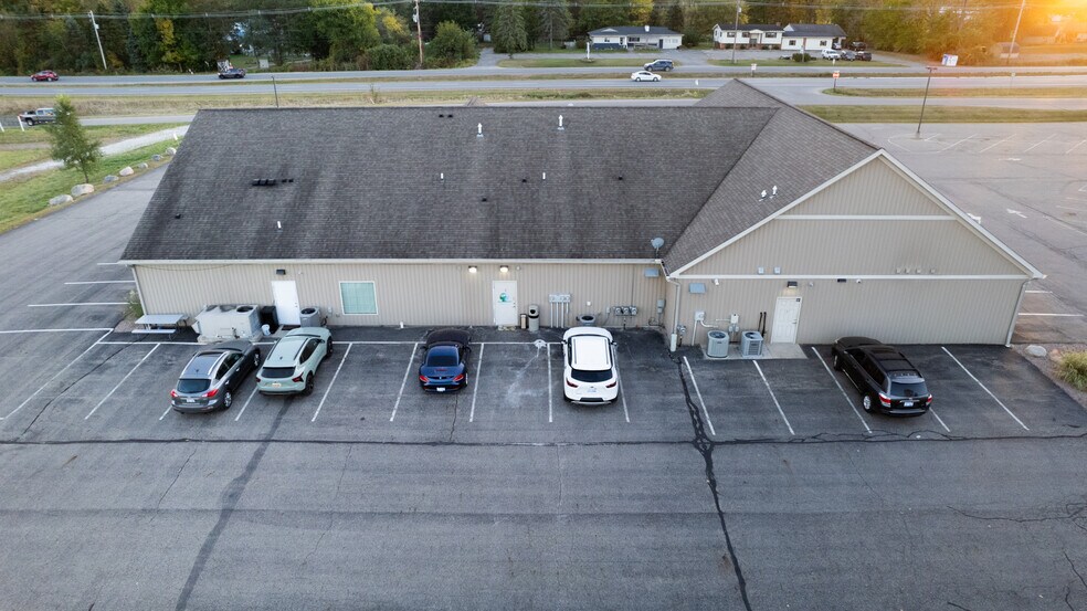 More Photos Of 806 Hogsback Rd, Mason Office For Lease