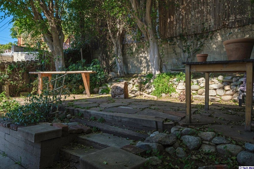 More Photos Of 3201 Hamilton Way, Los Angeles Apartments For Sale