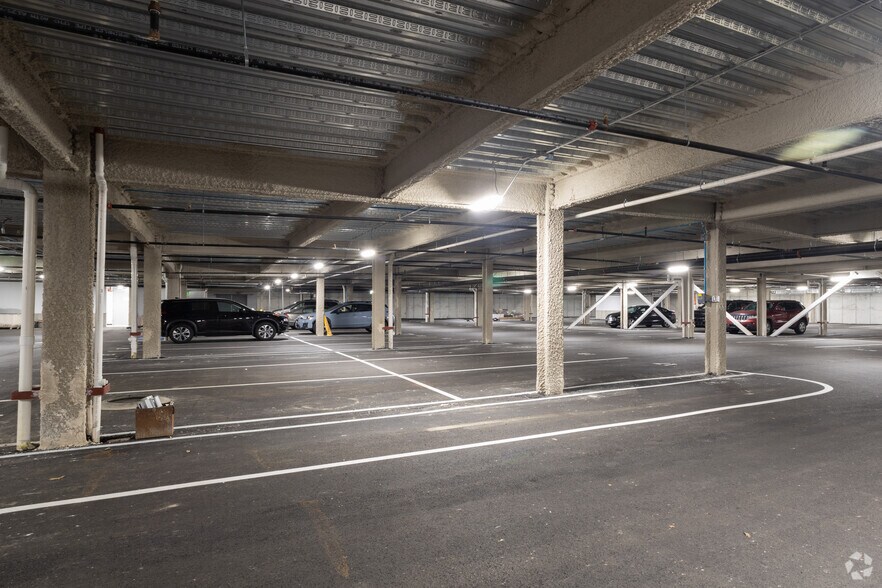 More Photos Of 52 Hanover St, Portland Apartments For Lease