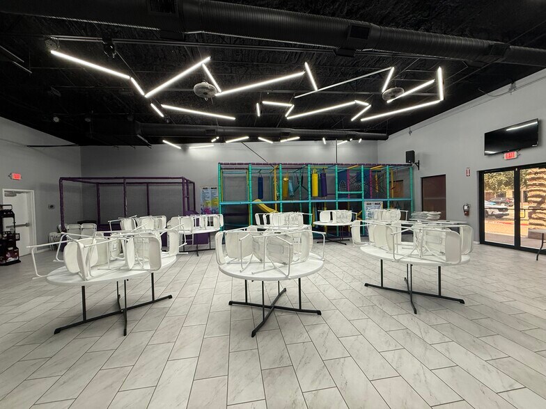 More Photos Of 2715 E Del Mar Blvd, Laredo General Retail For Sale