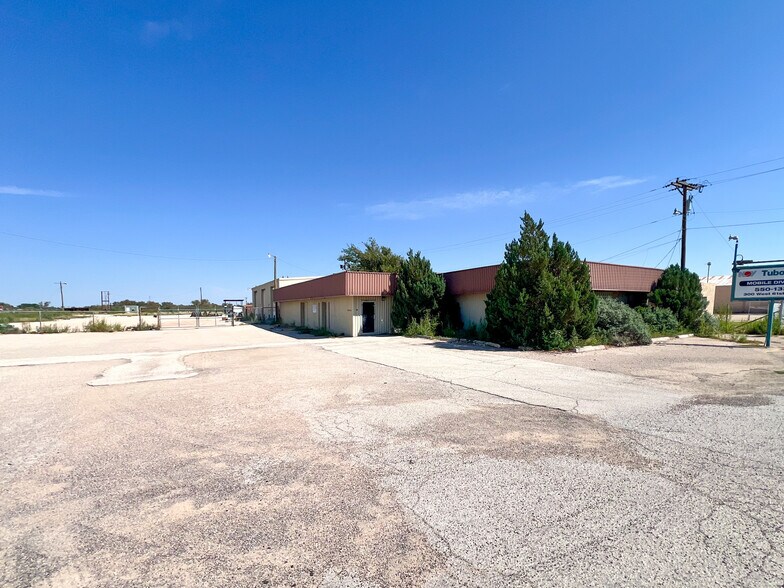 More Photos Of 300 W 61st St, Odessa Industrial For Sale