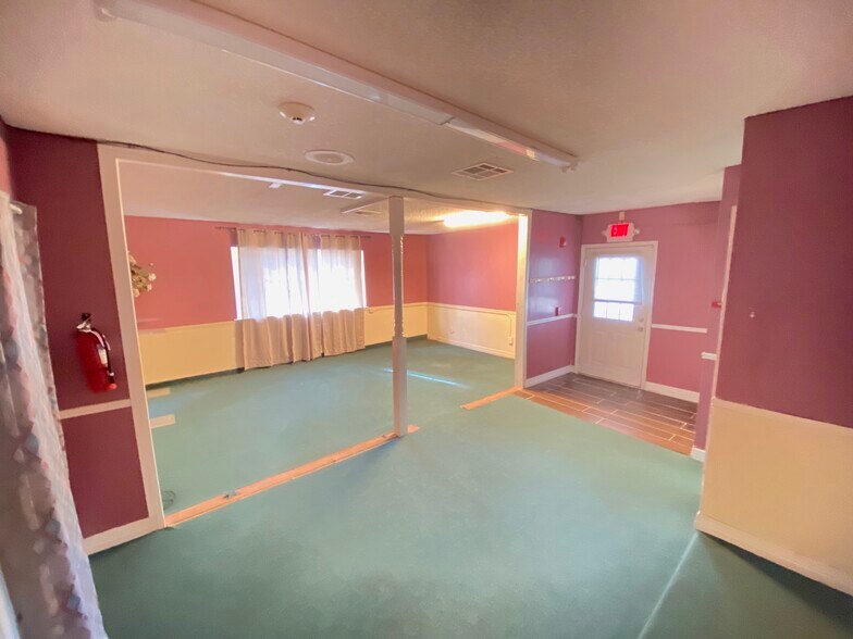 More Photos Of 15518 Silver Ridge Dr, Houston Specialty For Lease