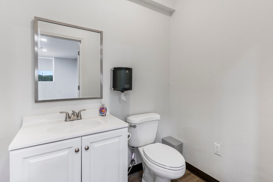 More Photos Of 10401 Fm 1902, Crowley Showroom For Sale