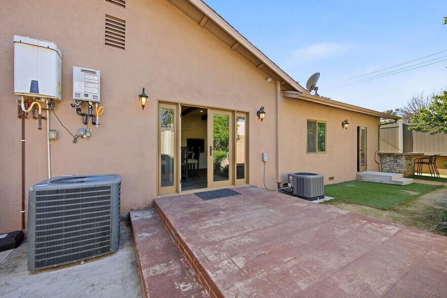 More Photos Of 5237 Topanga Canyon Blvd, Woodland Hills Multifamily For Sale