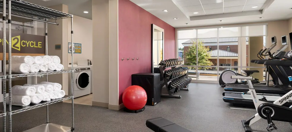 More Photos Of 1005 Landmark Blvd, Tupelo Hotel For Sale