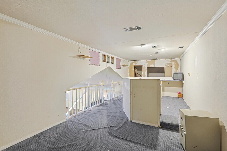 More Photos Of 325 S Cowan Ave, Lewisville Flex For Sale