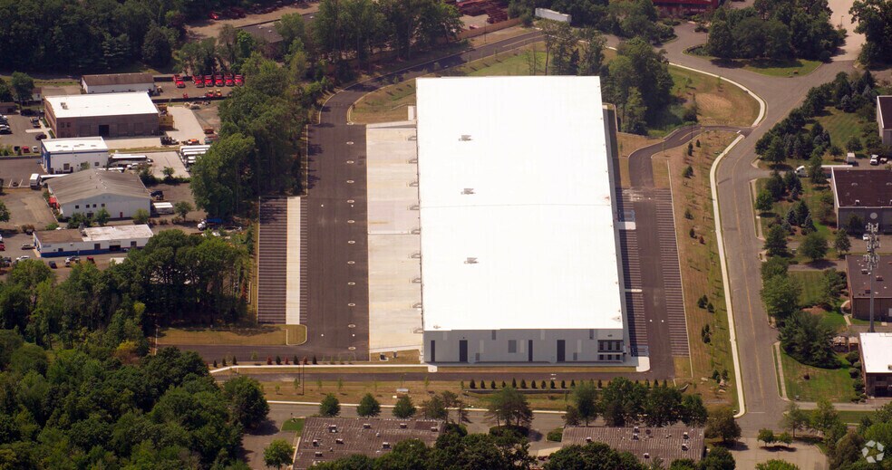 More Photos Of 701-705 Executive Blvd., Valley Cottage Distribution For Lease