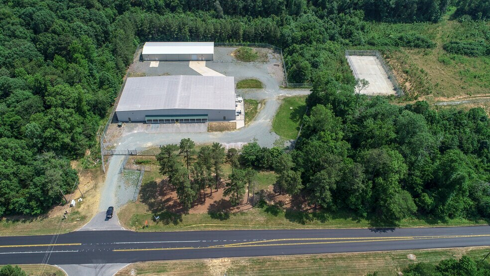 More Photos Of 13117 NC Highway 24/27, Robbins Warehouse For Lease