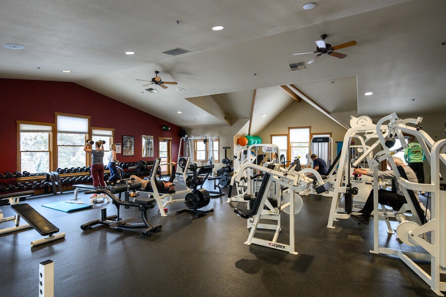 More Photos Of 1001 E Desperado Trl, Sisters Health Club For Sale