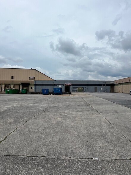 More Photos Of 400 Direct Connection Dr, Rossville Freestanding For Lease