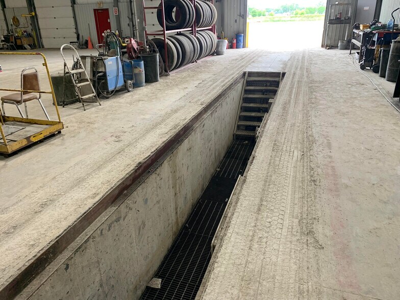 More Photos Of 775 Gillard St, Wallaceburg Industrial For Sale