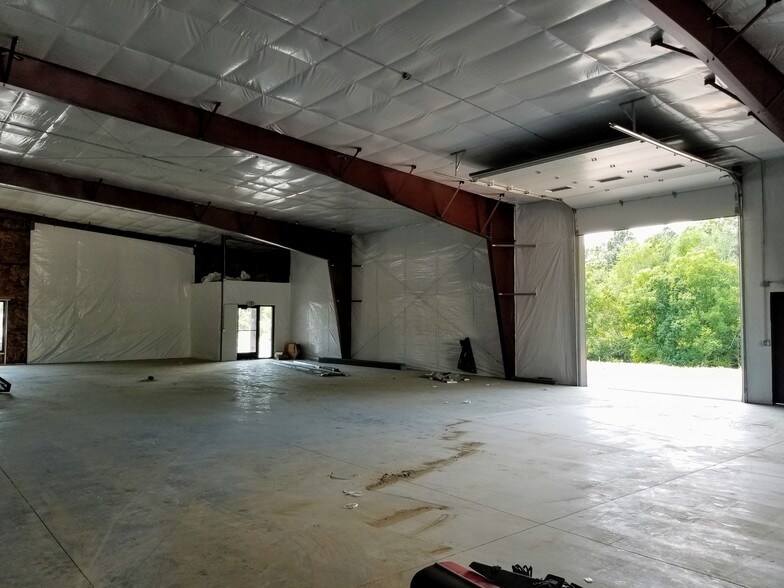 More Photos Of 18 Sterling Pl, Mills River Flex For Lease
