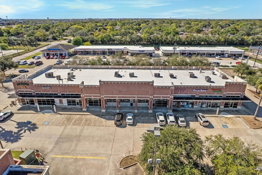 More Photos Of 16512-16580 El Camino Real St, Houston Storefront For Lease